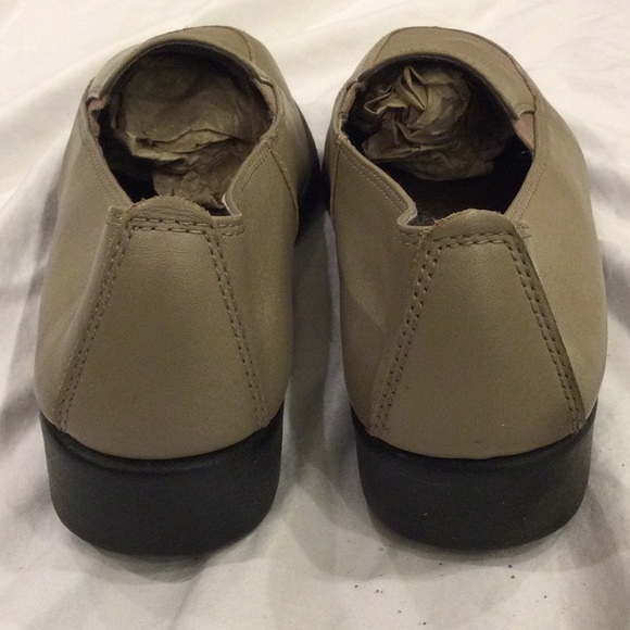 Hush Puppies Tan Leather Loafers Size 8.5 - Picture 6 of 6